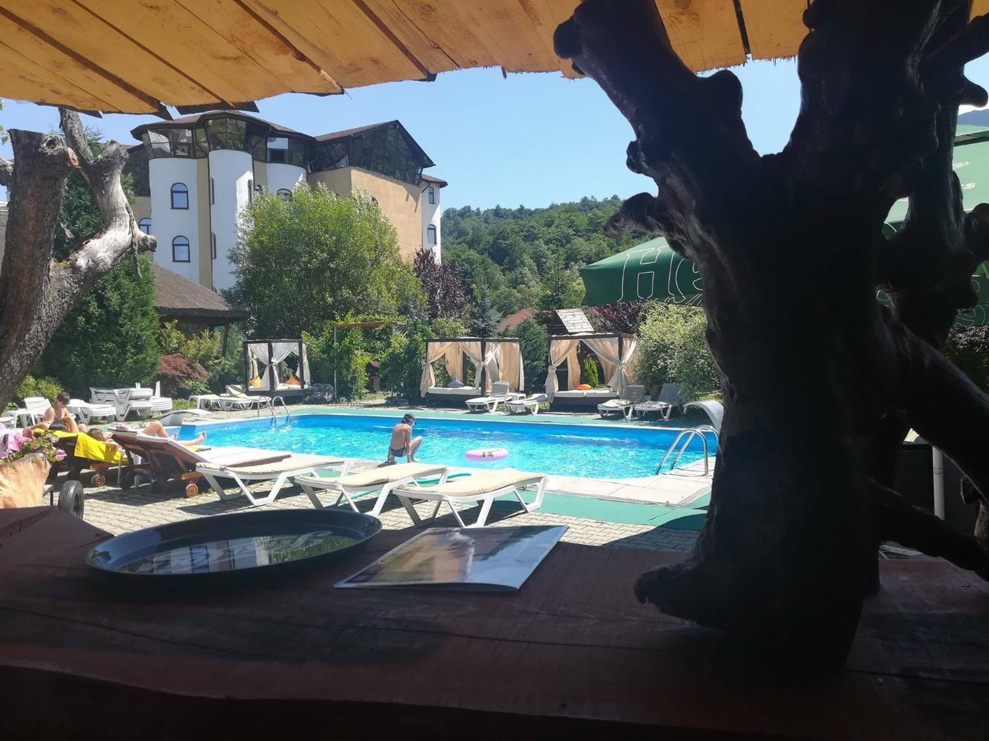 Hotel Castelul De Vis Petroşani Exteriér fotografie
