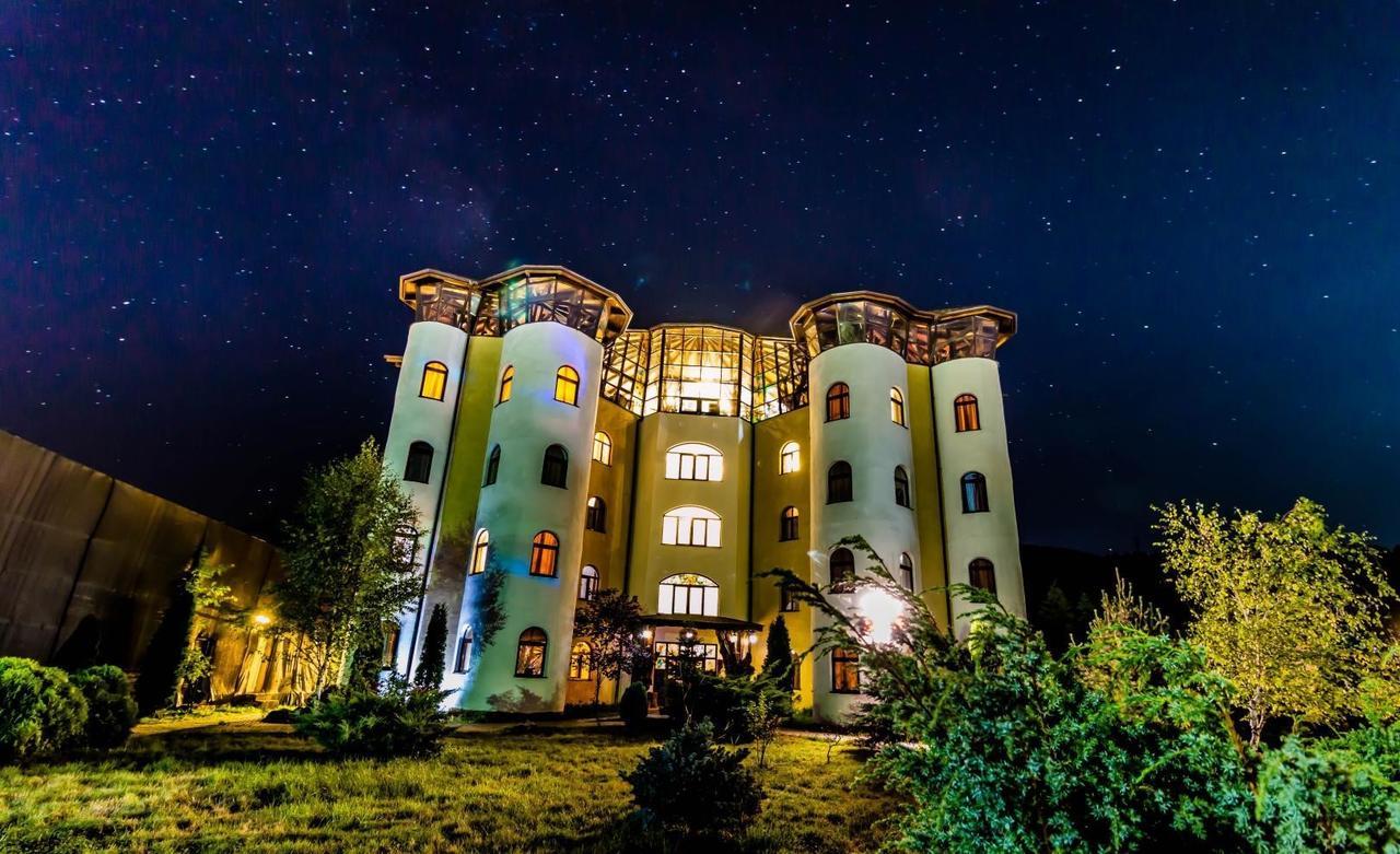 Hotel Castelul De Vis Petroşani Exteriér fotografie
